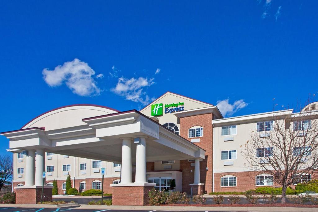 Holiday Inn Express Hotel & Suites Charlotte, an IHG Hotel